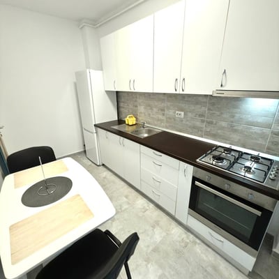 Location longue durée d’un appartement chaleureux de 1 pièce, Bucarest, secteur 6, Chiajna, Roumanie